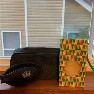 Makeup bag, Bath-salts, foldable wet brush.